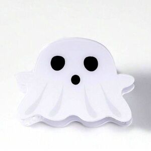 Surprised ghost hair claw